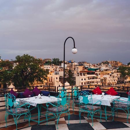 Hide-In Udaipur - A Lake View Boutique Hotel Bagian luar foto
