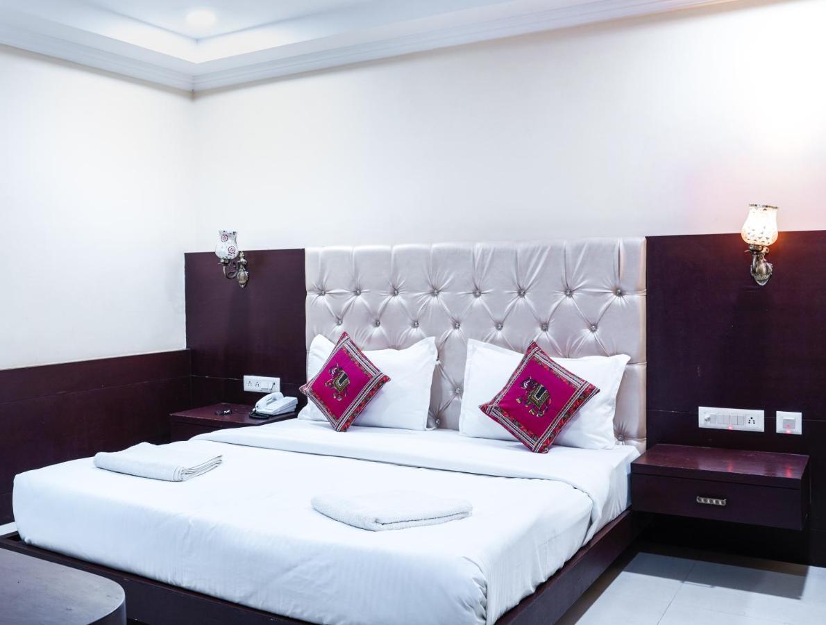Hide-In Udaipur - A Lake View Boutique Hotel Bagian luar foto