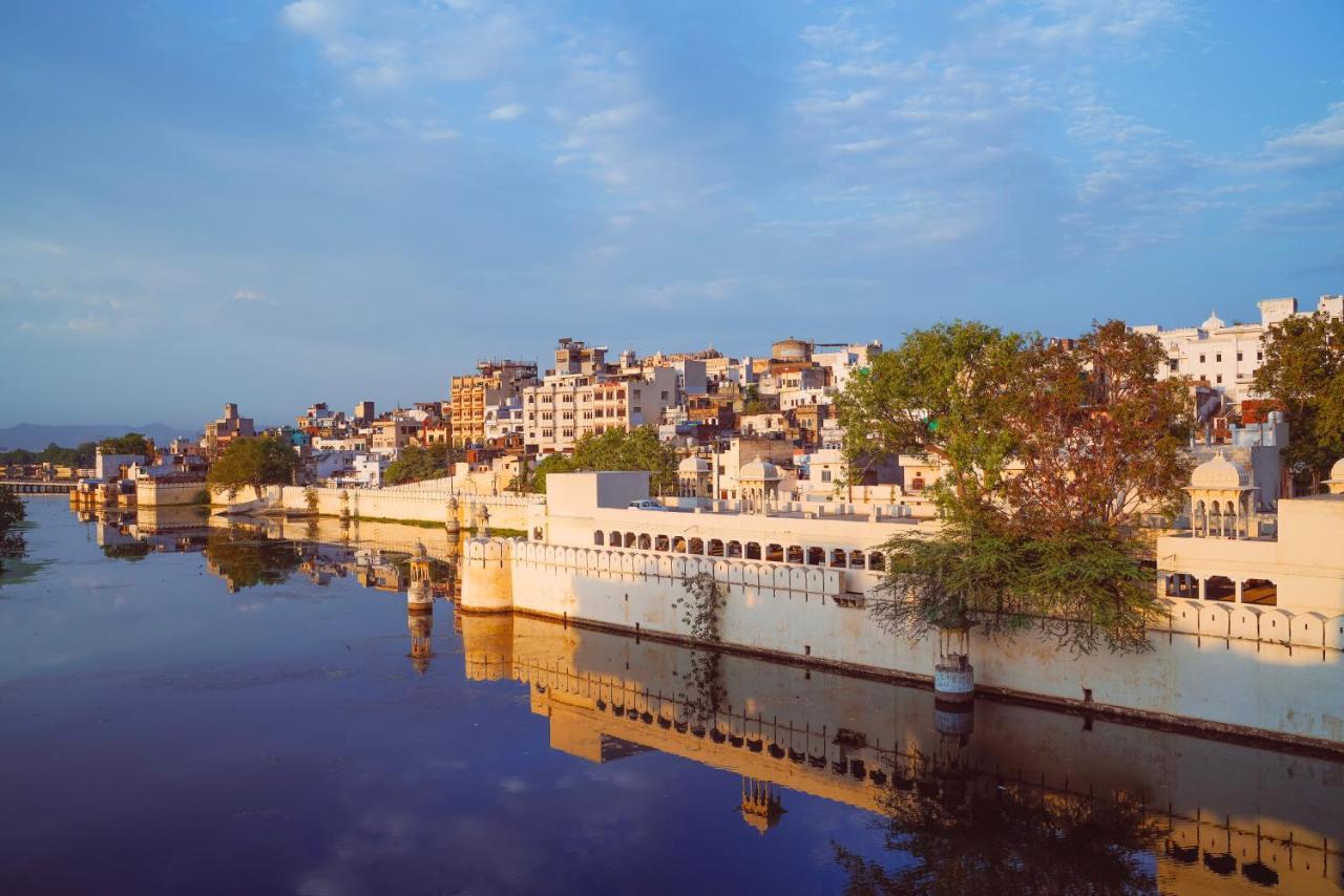 Hide-In Udaipur - A Lake View Boutique Hotel Bagian luar foto