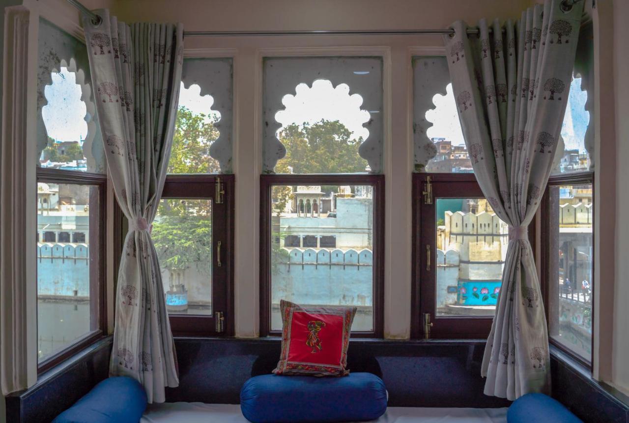 Hide-In Udaipur - A Lake View Boutique Hotel Bagian luar foto