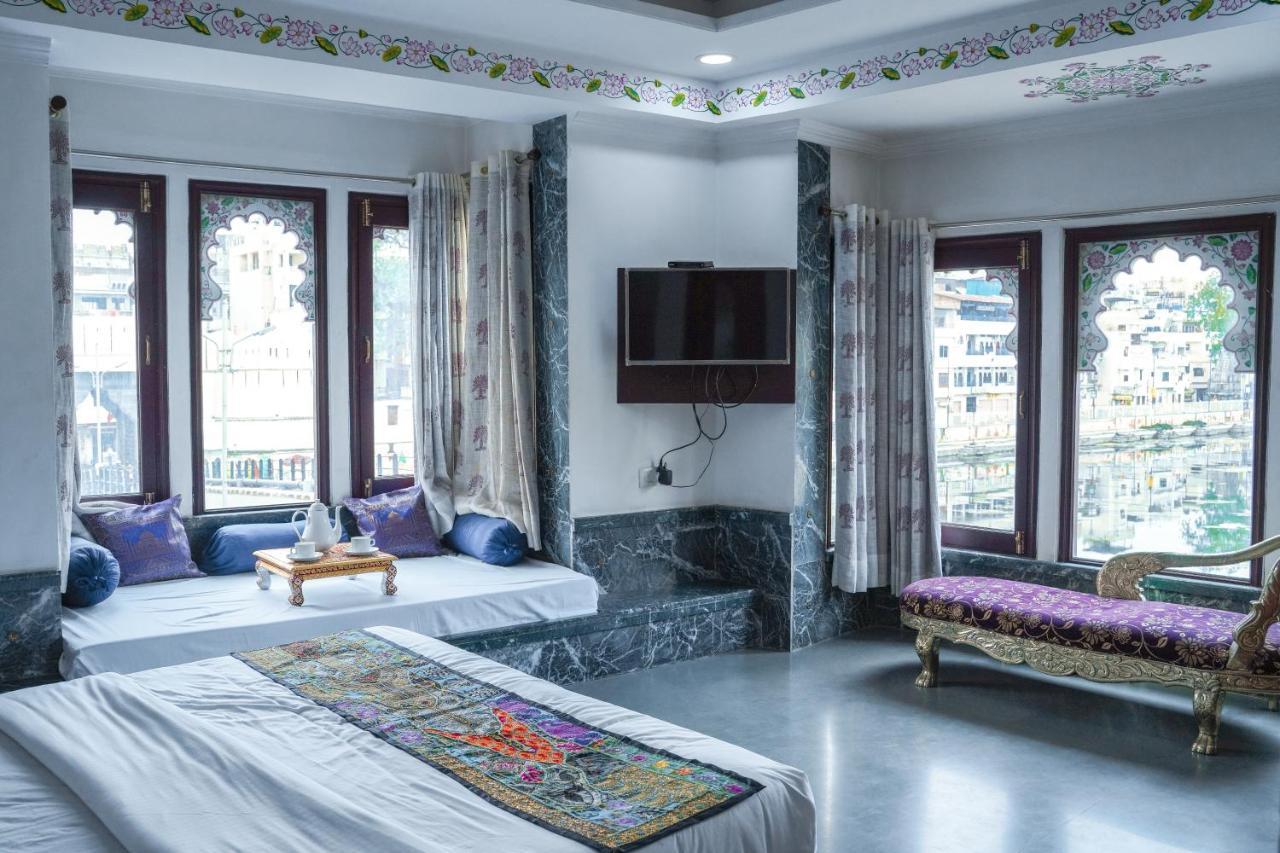 Hide-In Udaipur - A Lake View Boutique Hotel Bagian luar foto