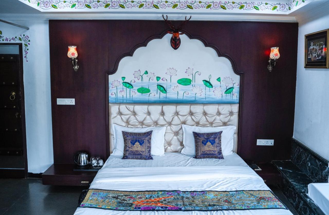 Hide-In Udaipur - A Lake View Boutique Hotel Bagian luar foto