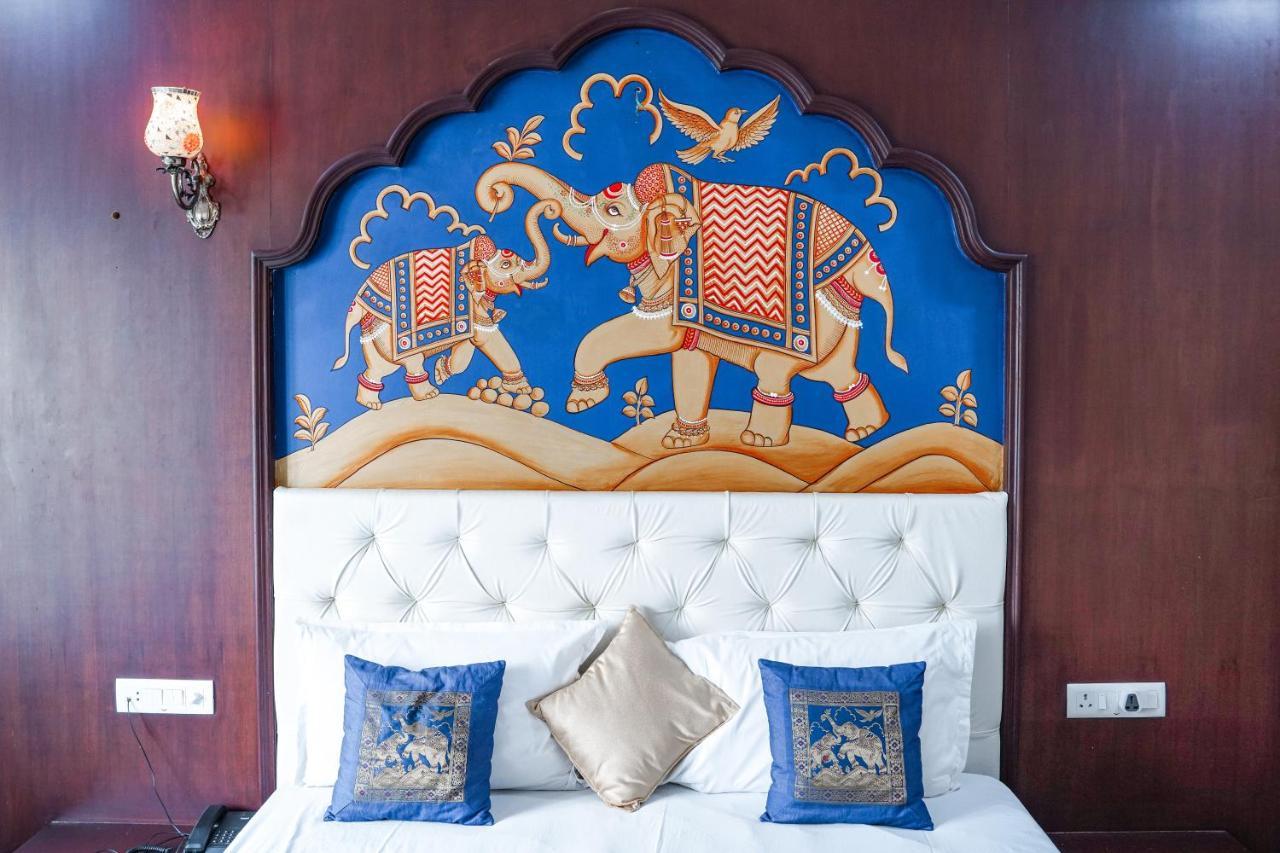 Hide-In Udaipur - A Lake View Boutique Hotel Bagian luar foto