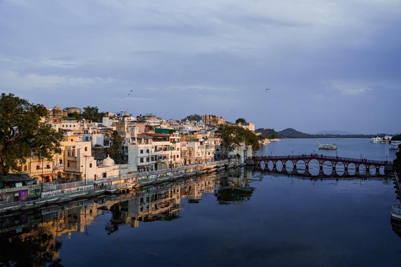 Hide-In Udaipur - A Lake View Boutique Hotel Bagian luar foto