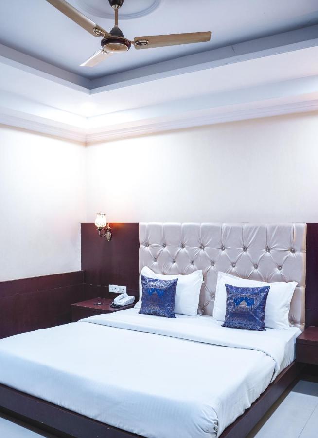 Hide-In Udaipur - A Lake View Boutique Hotel Bagian luar foto