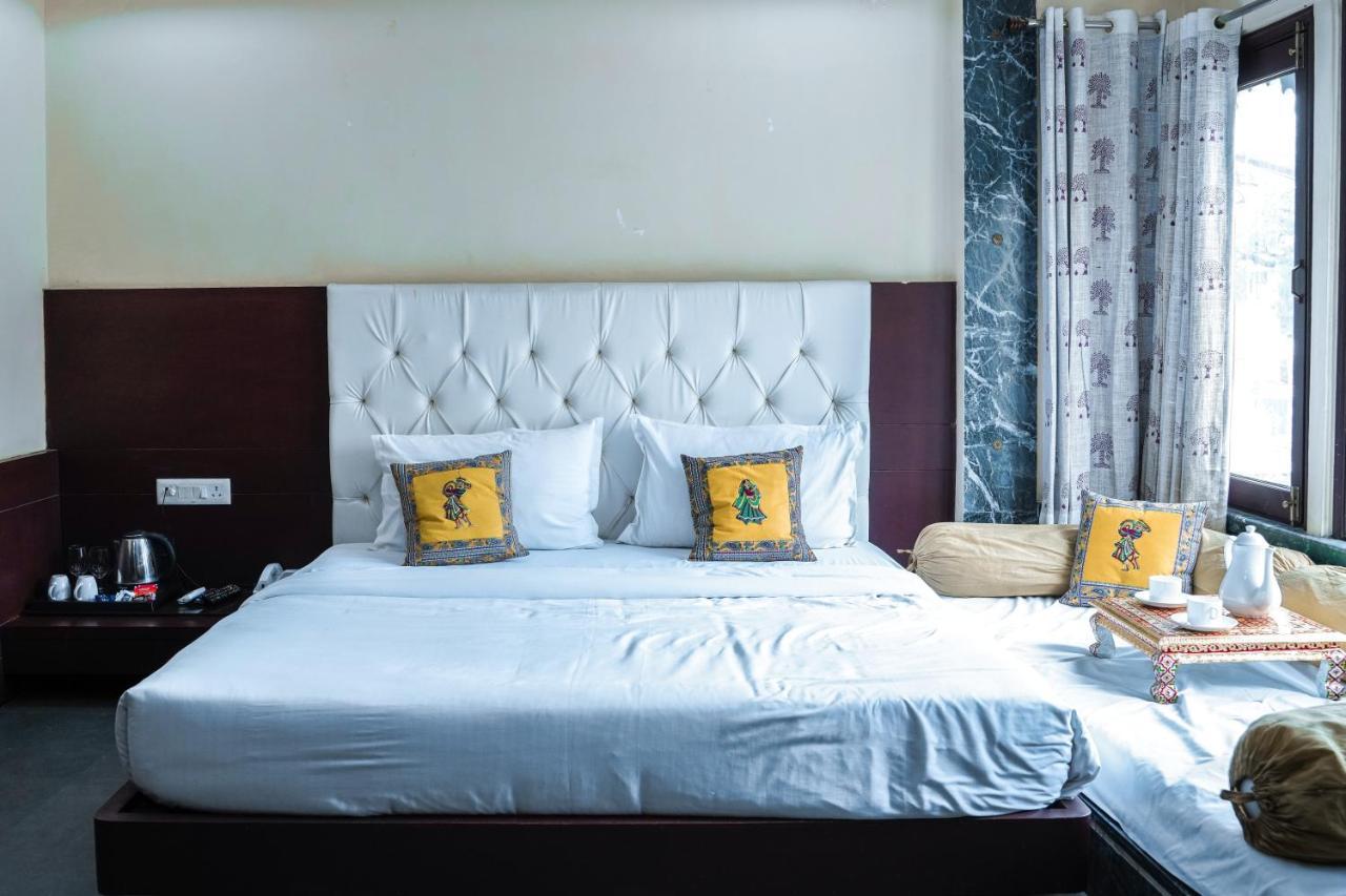 Hide-In Udaipur - A Lake View Boutique Hotel Bagian luar foto