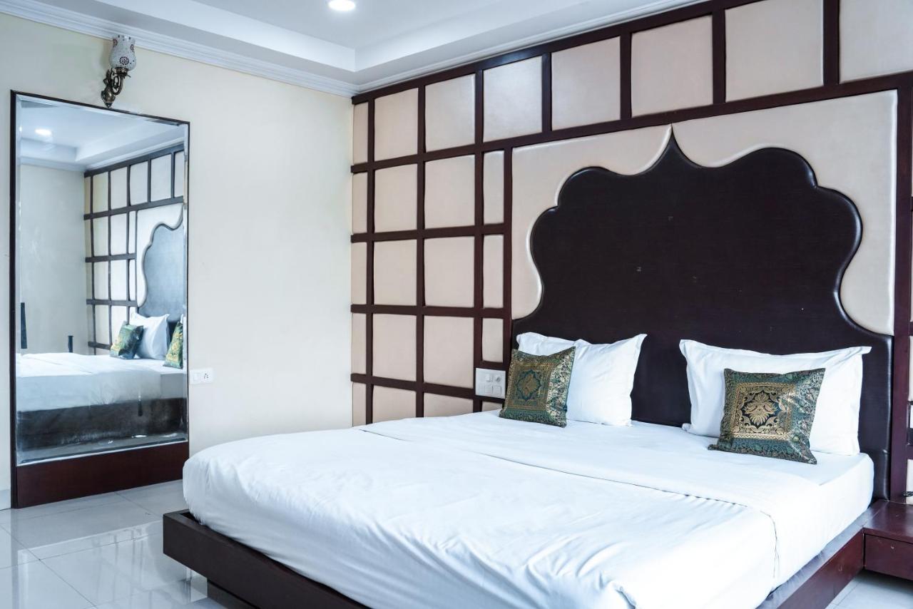 Hide-In Udaipur - A Lake View Boutique Hotel Bagian luar foto