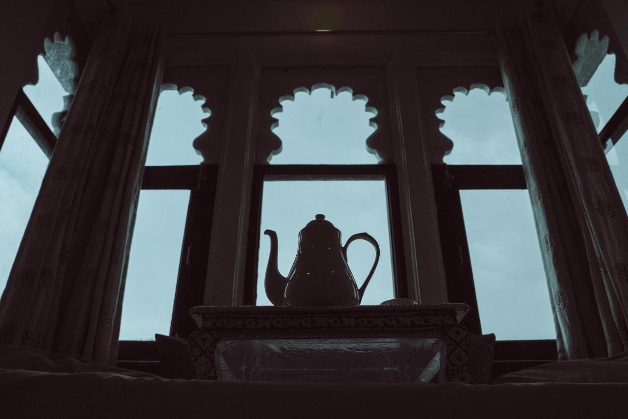 Hide-In Udaipur - A Lake View Boutique Hotel Bagian luar foto