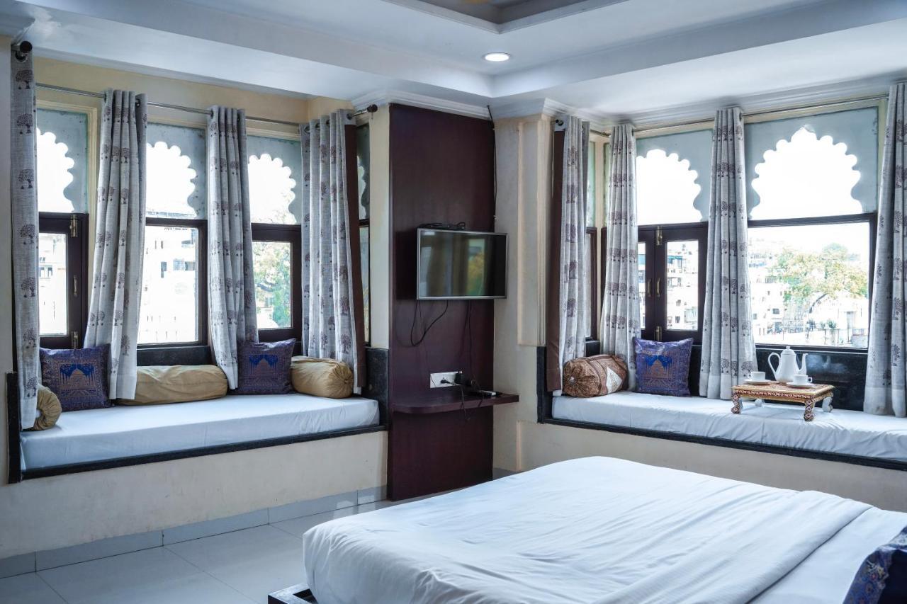 Hide-In Udaipur - A Lake View Boutique Hotel Bagian luar foto
